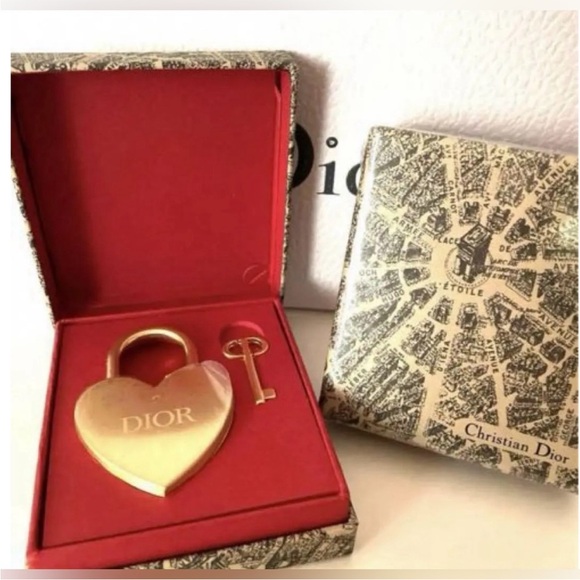 Dior Beauty Heart Limited Edition Gold tone Padlock Cadena & Key - New in Box - Picture 3 of 8